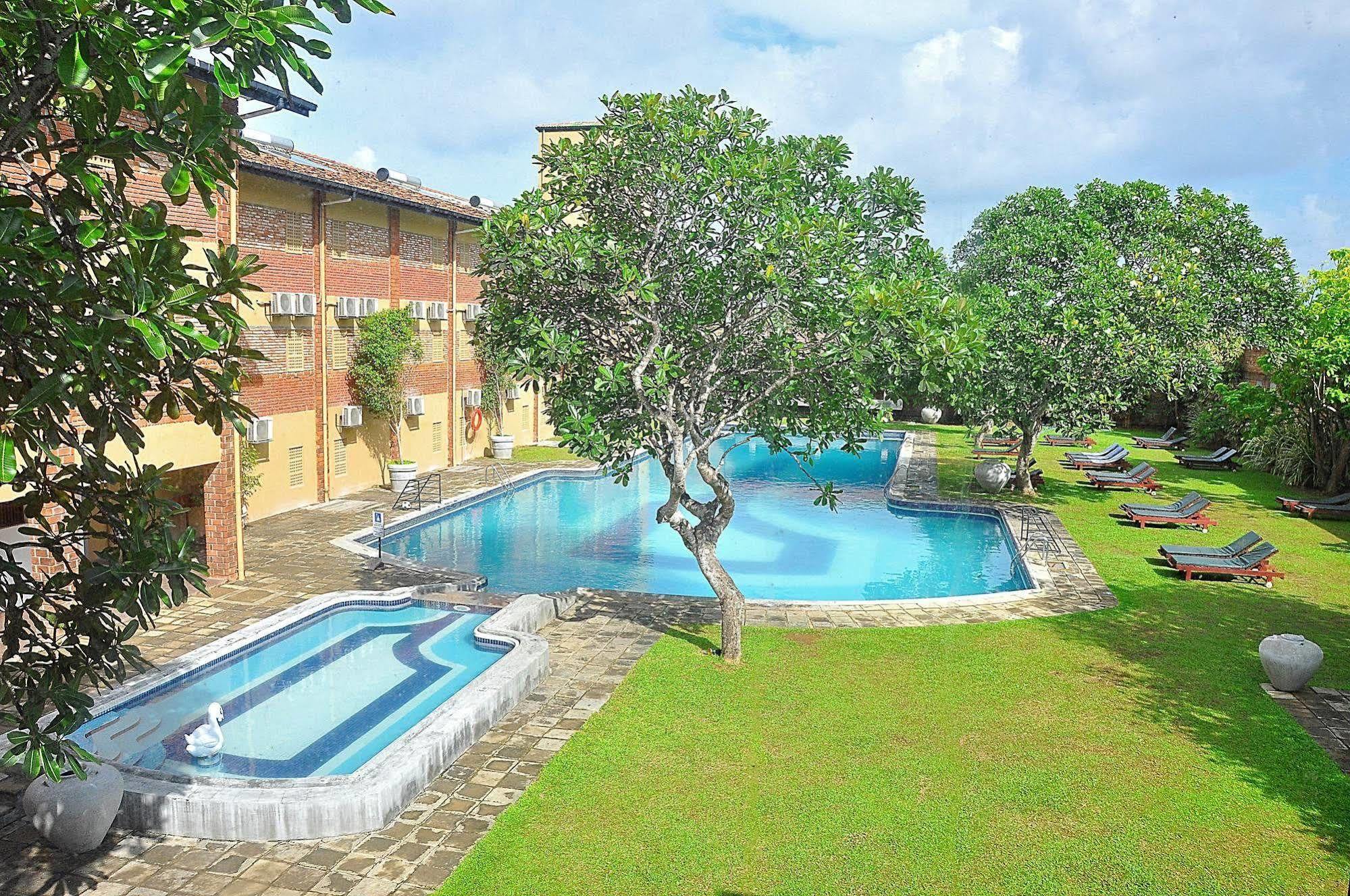 The Long Beach Resort & Spa Koggala Exterior photo