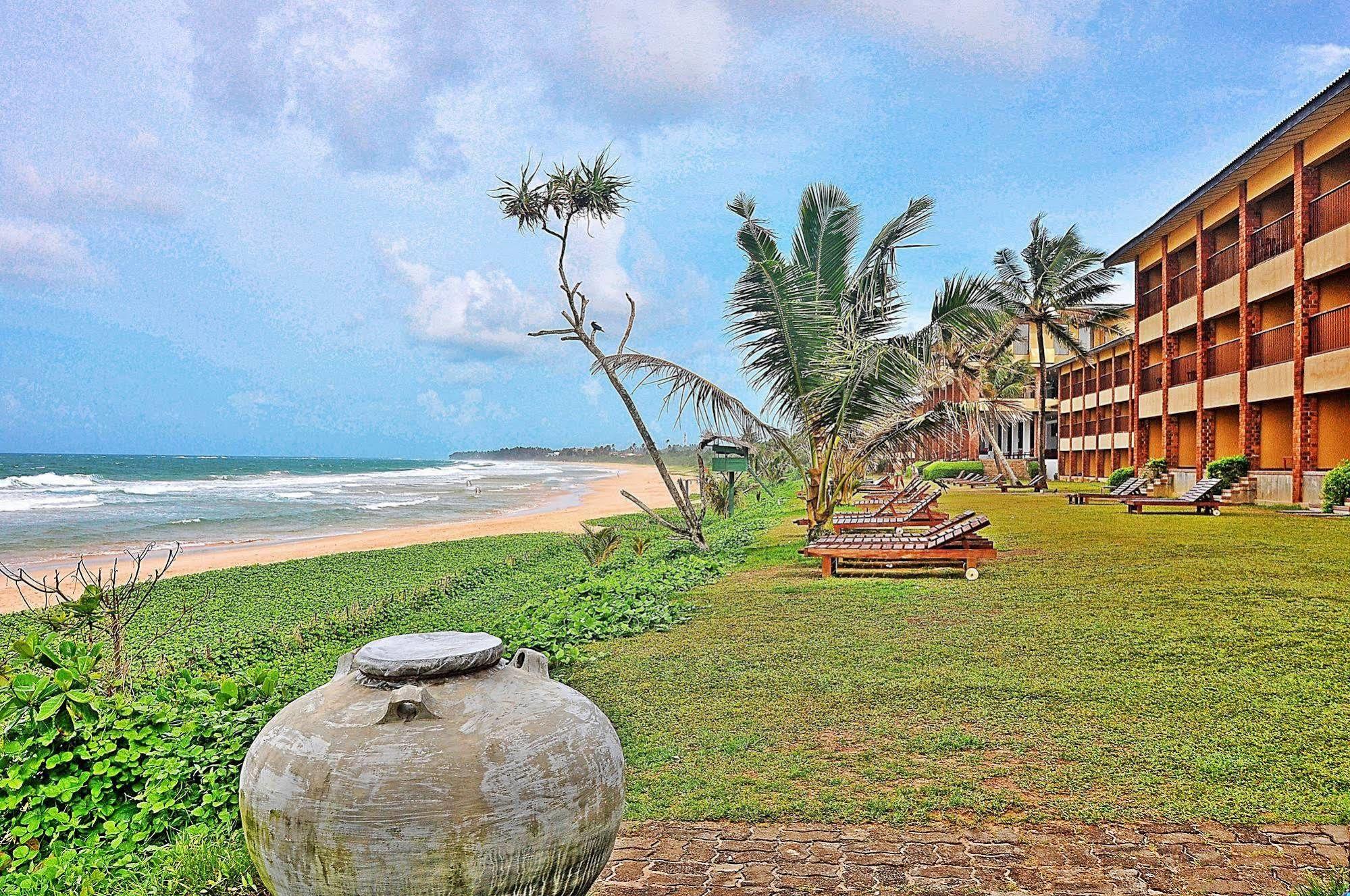 The Long Beach Resort & Spa Koggala Exterior photo